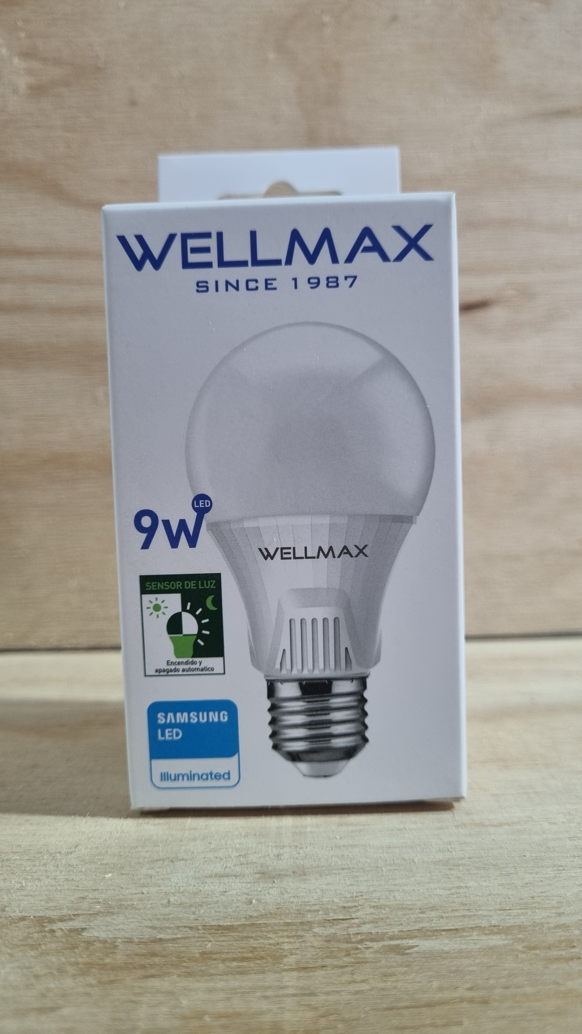 Ampolleta con sensor de luz blanco frío 9W