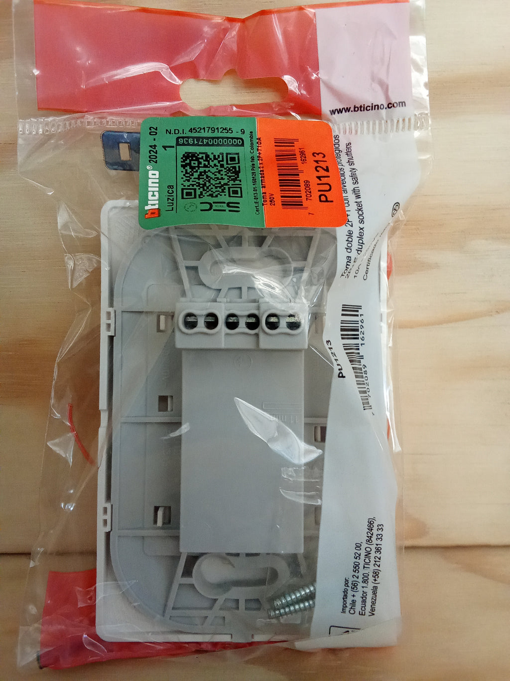 Toma Corriente Doble - 10A-250V