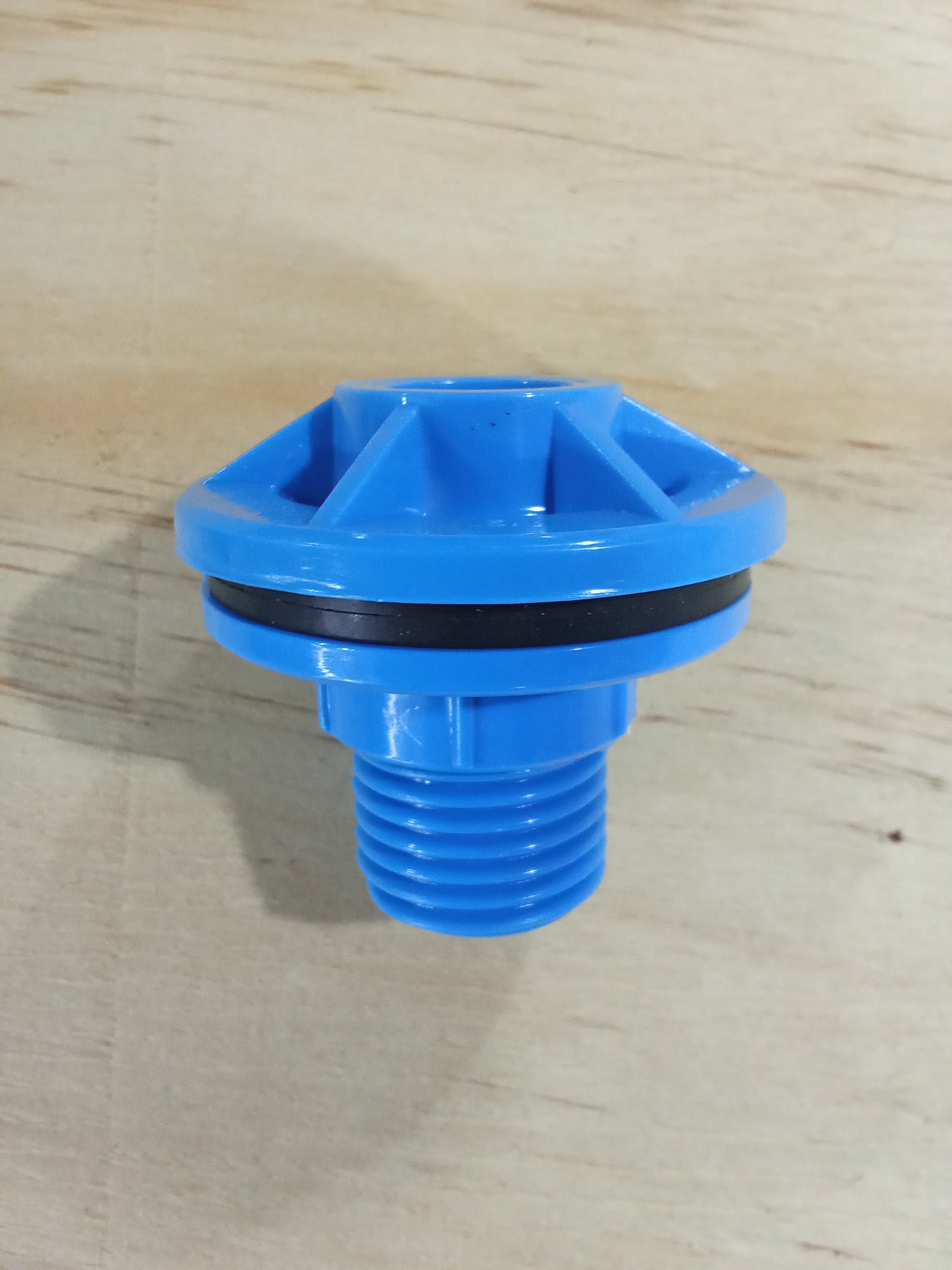 Salida De Estanque PVC 20mm