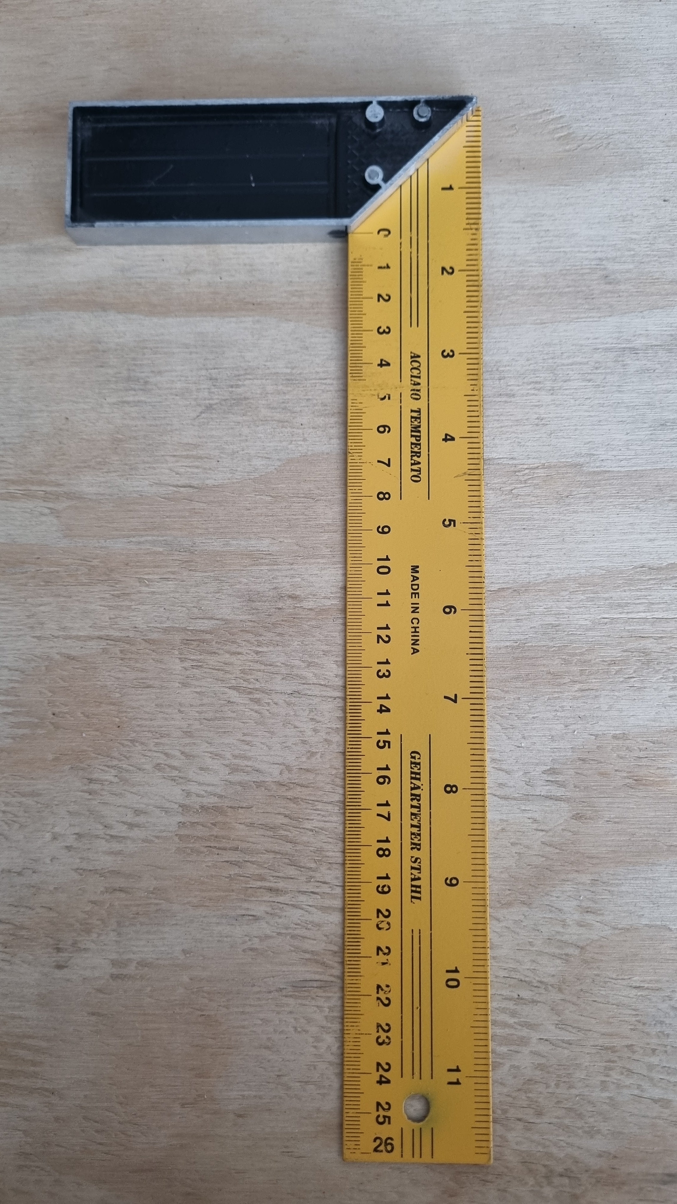 Escuadra 26cm