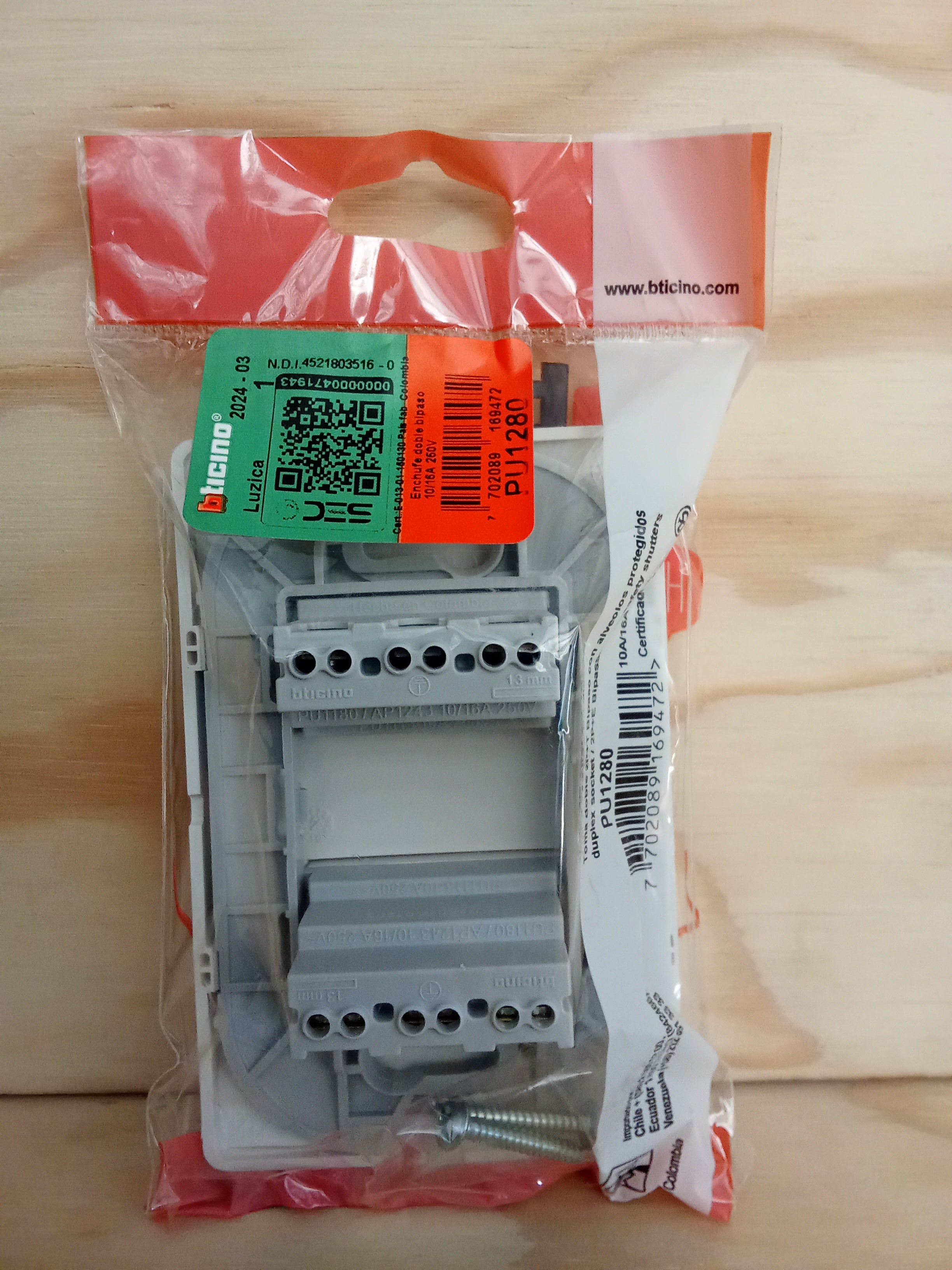 Toma Corriente Doble Con Alvéolos 10A/16A - 250V