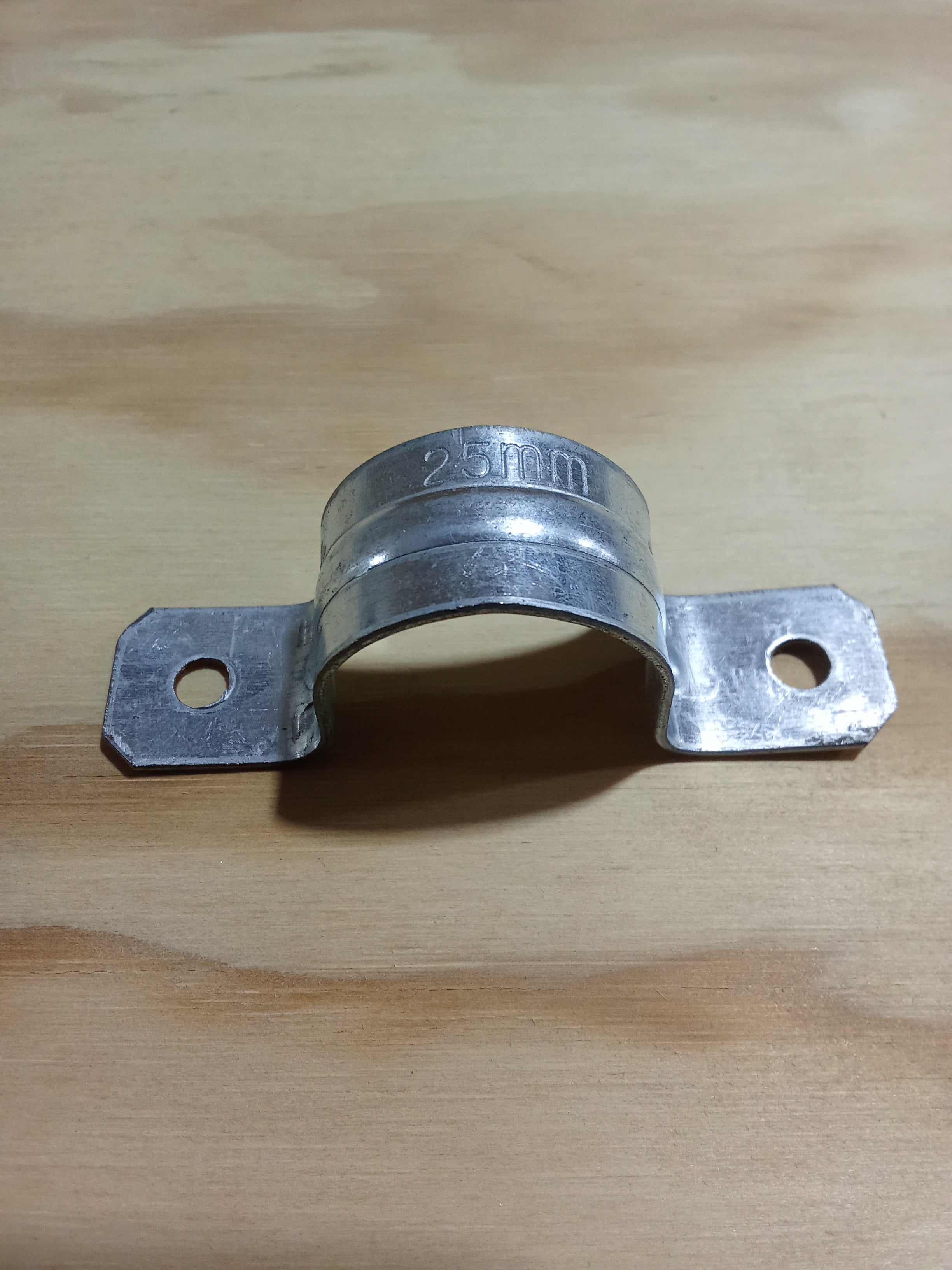 Abrazadera Omega  25mm