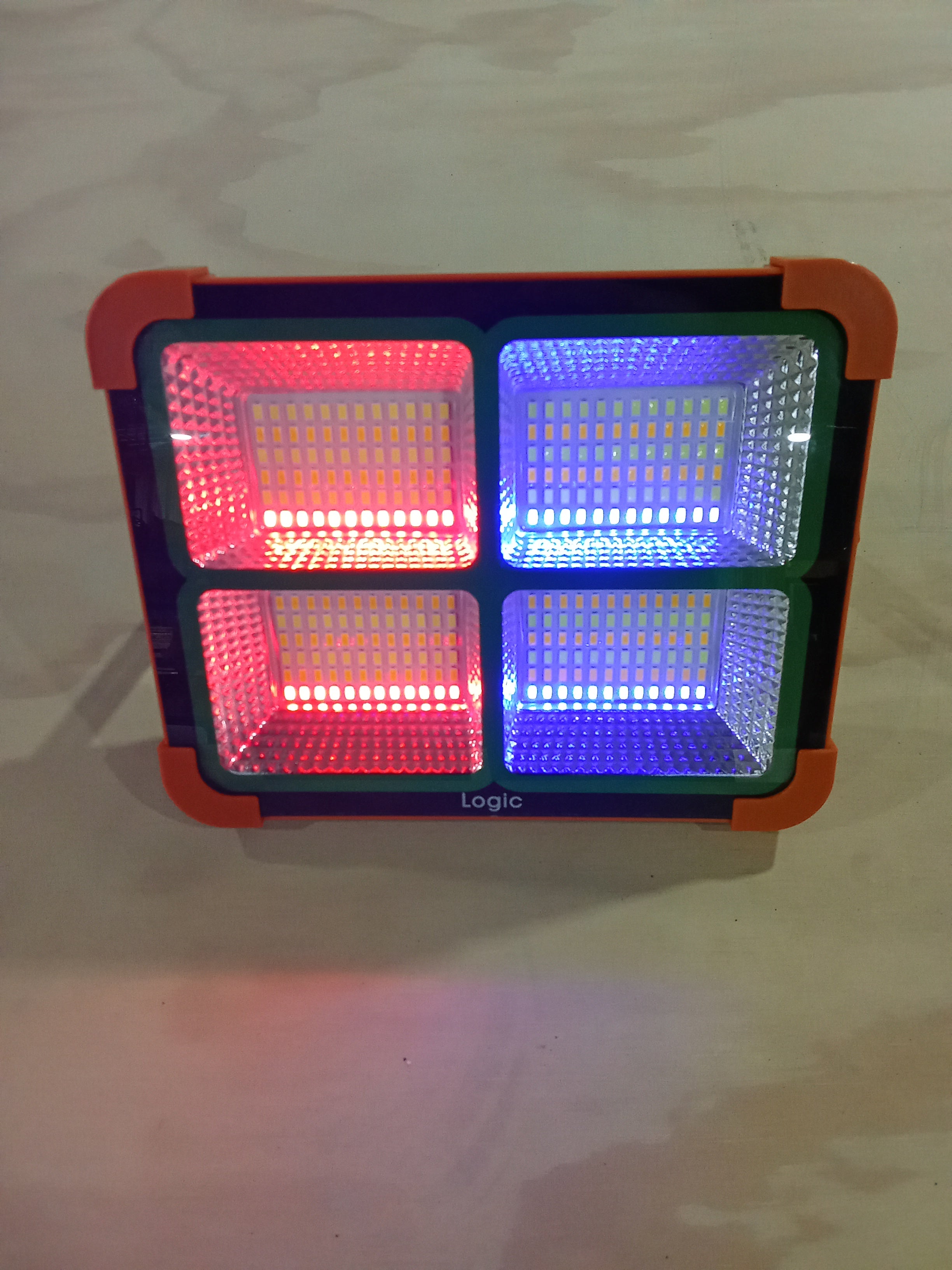 Foco Solar Portátil 200W Multifuncional