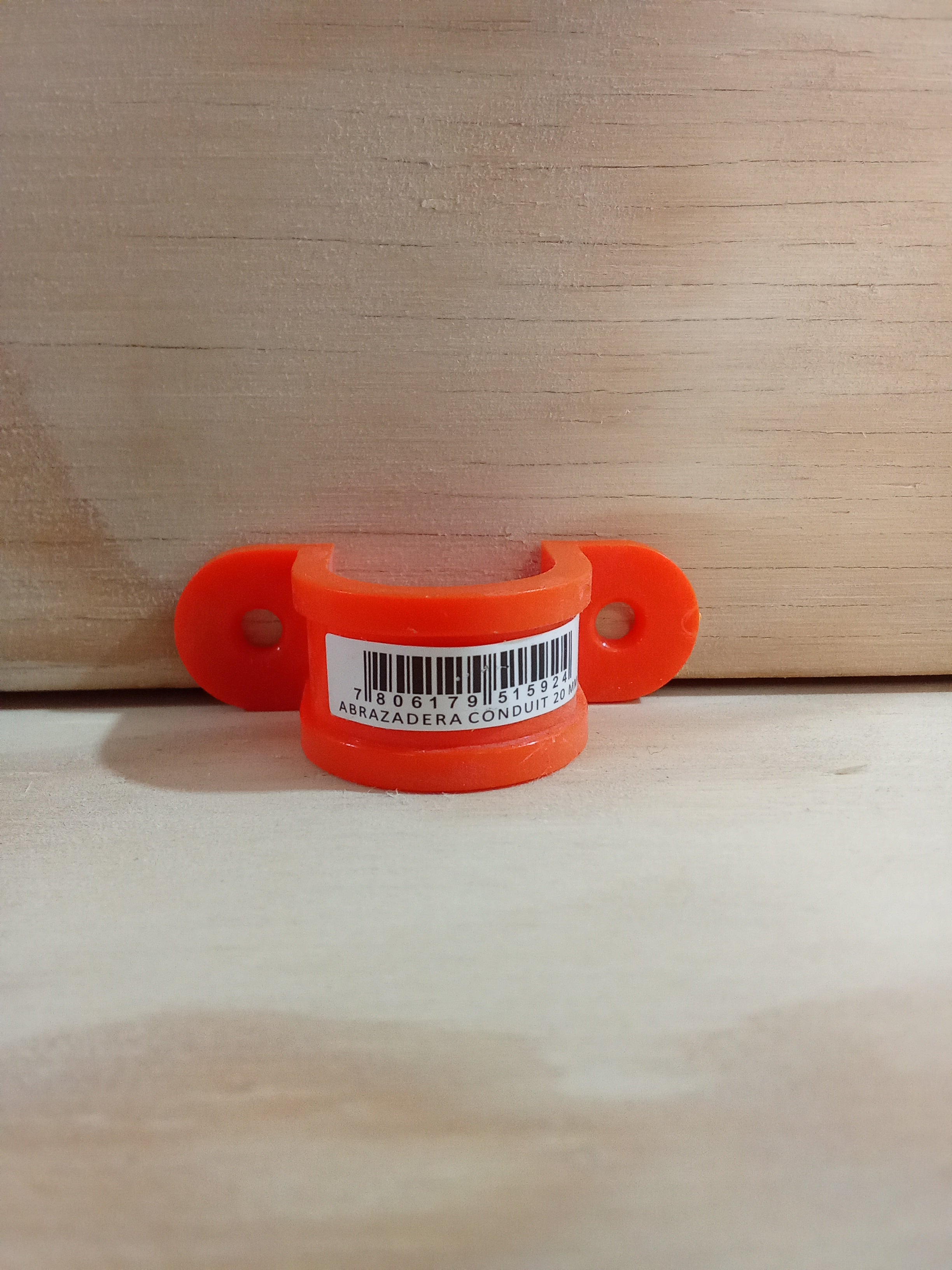 Abrazadera Conduit PVC 20mm