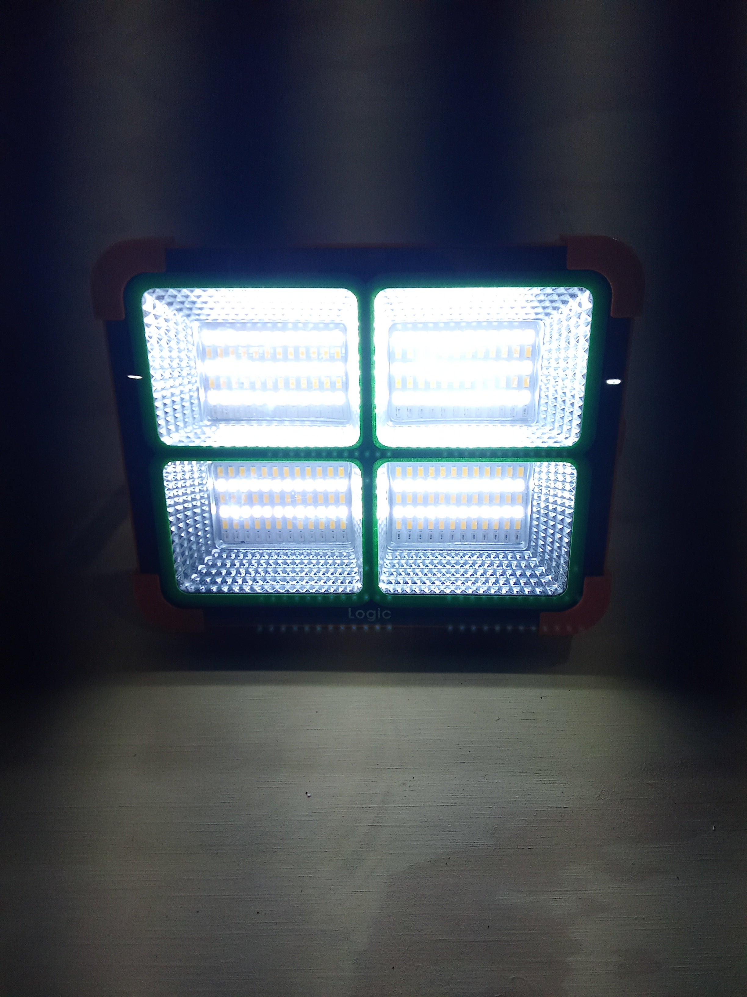 Foco Solar Portátil 200W Multifuncional