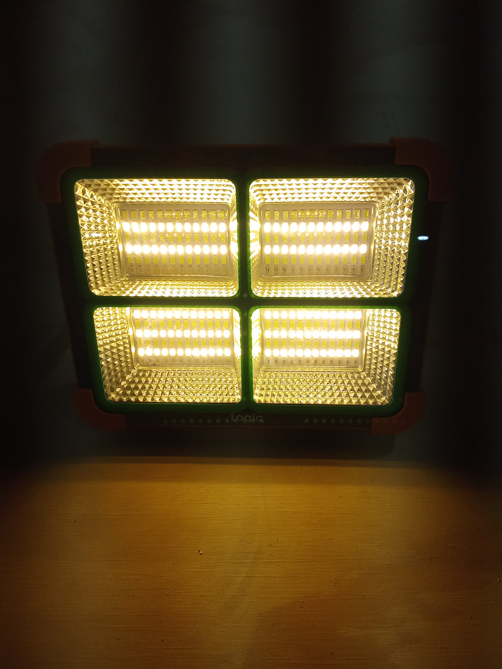 Foco Solar Portátil 200W Multifuncional