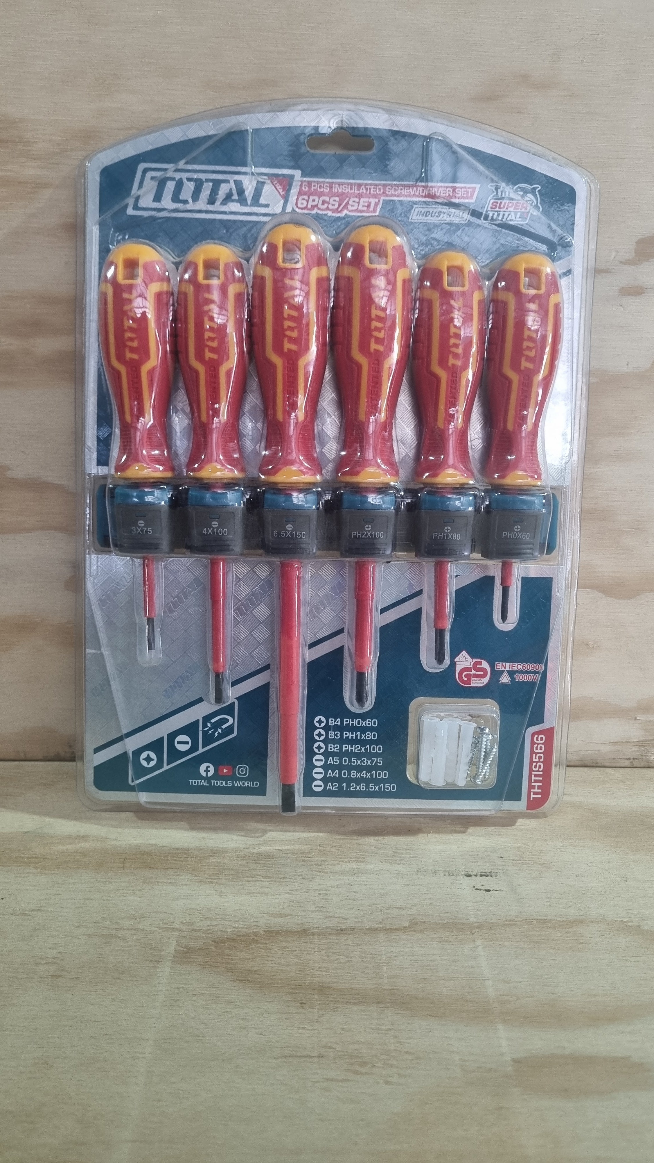 Set de destornilladores aislados 6 piezas