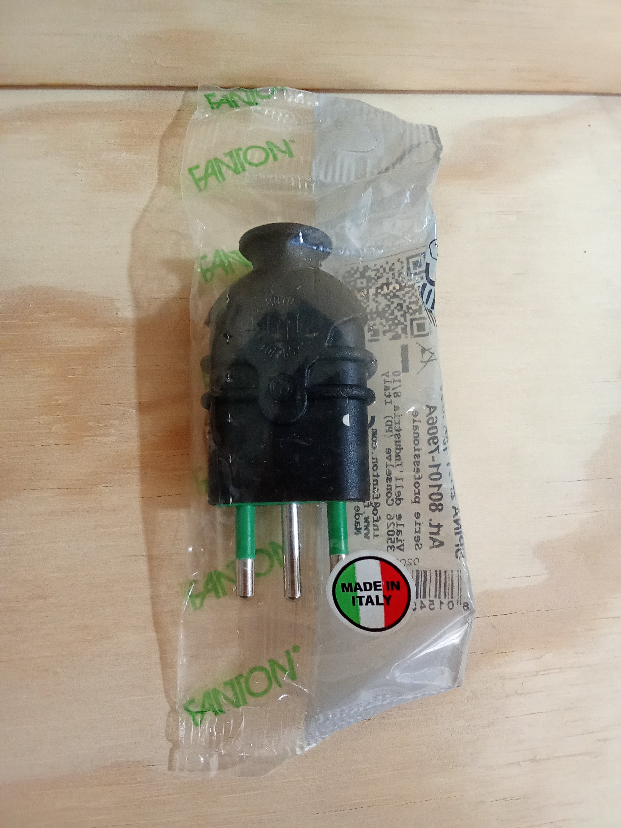 Enchufe Macho - 10A 250V