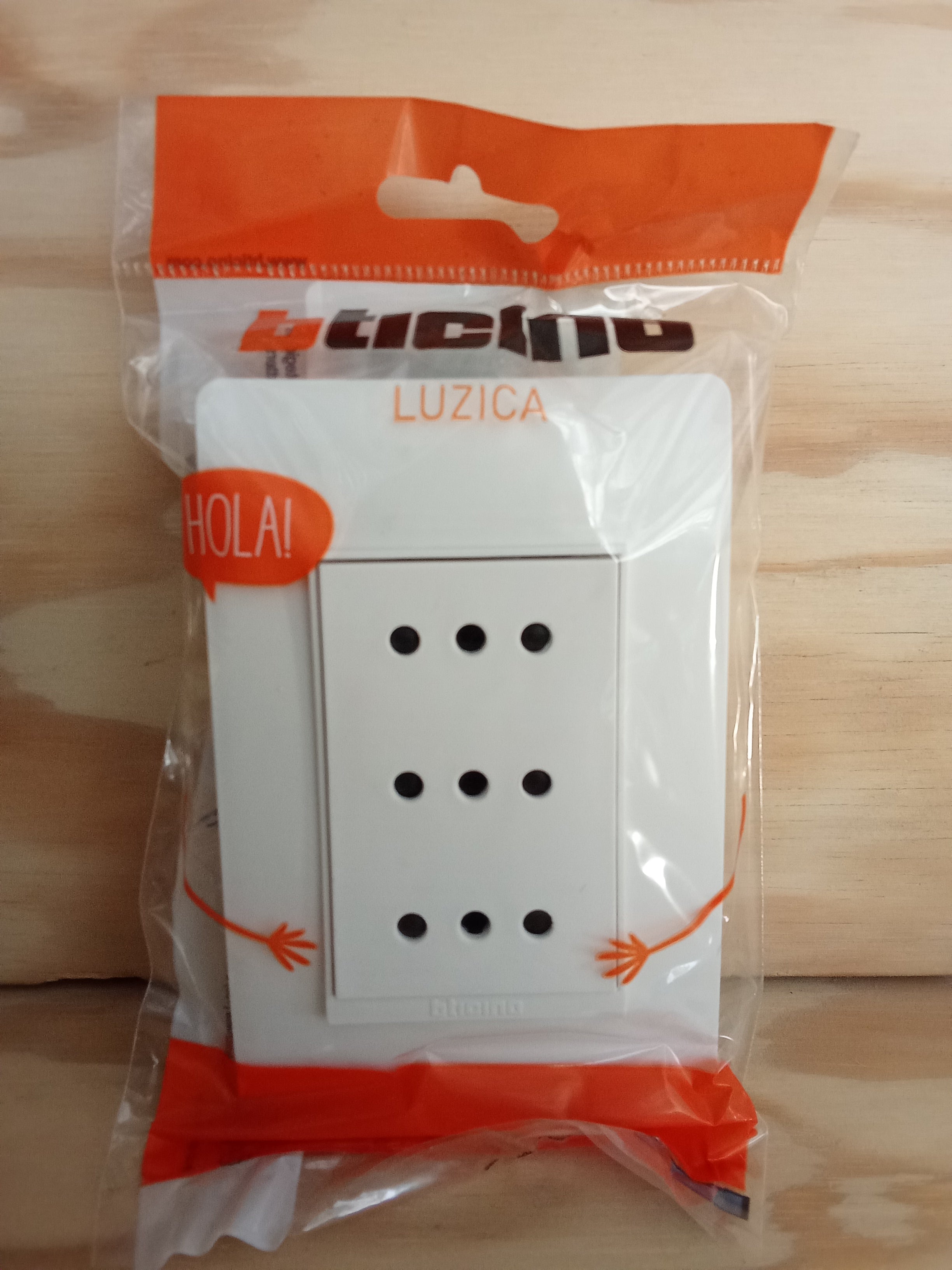Toma Corriente Triple - 10A-250V