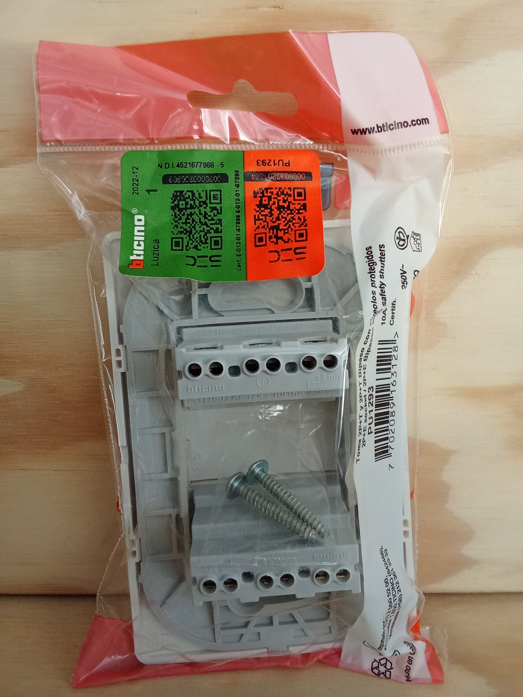 Toma Corriente Doble - 10A-250V