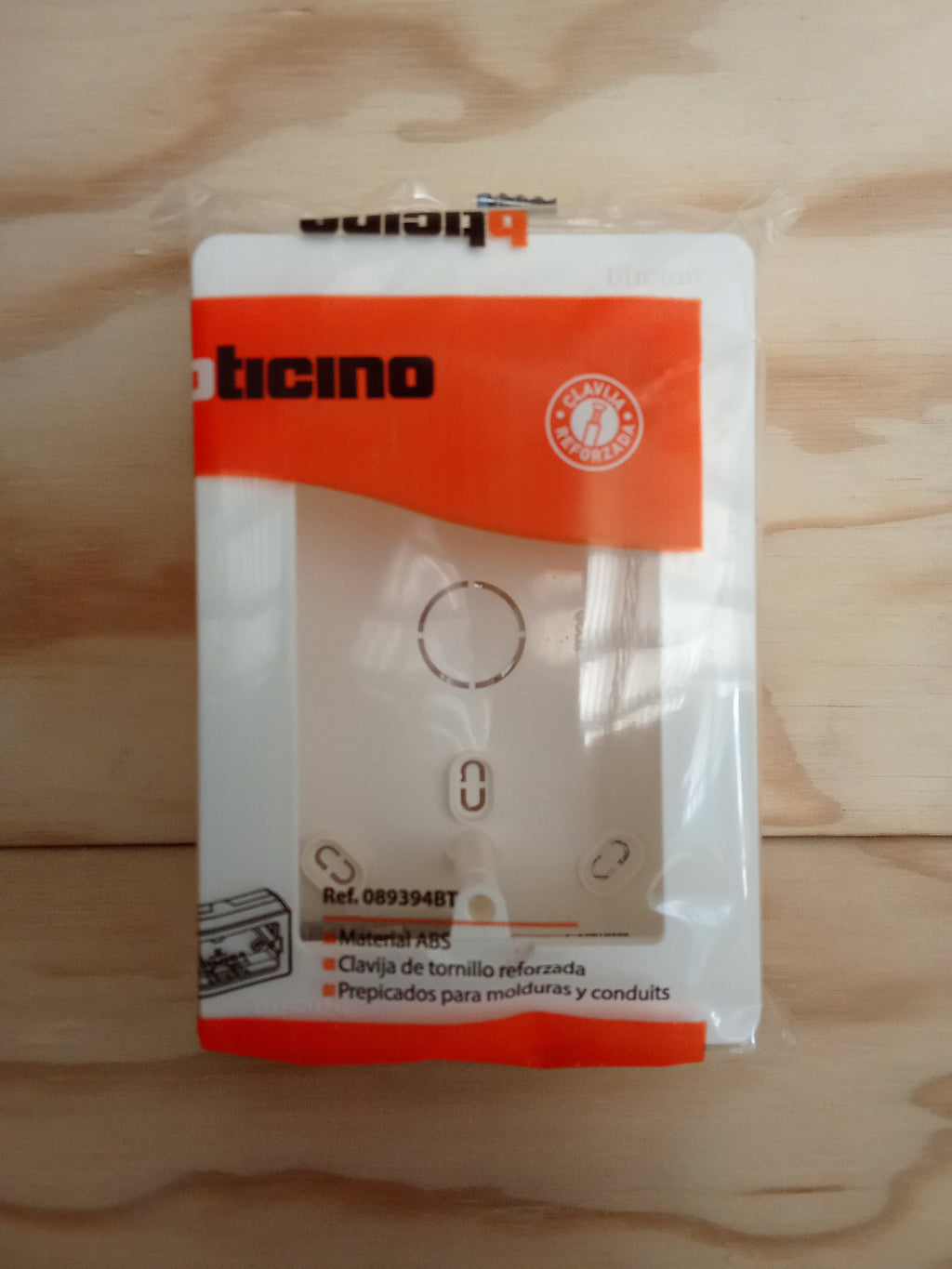 Caja Chuqui Universal Sobre Puesta Blanca