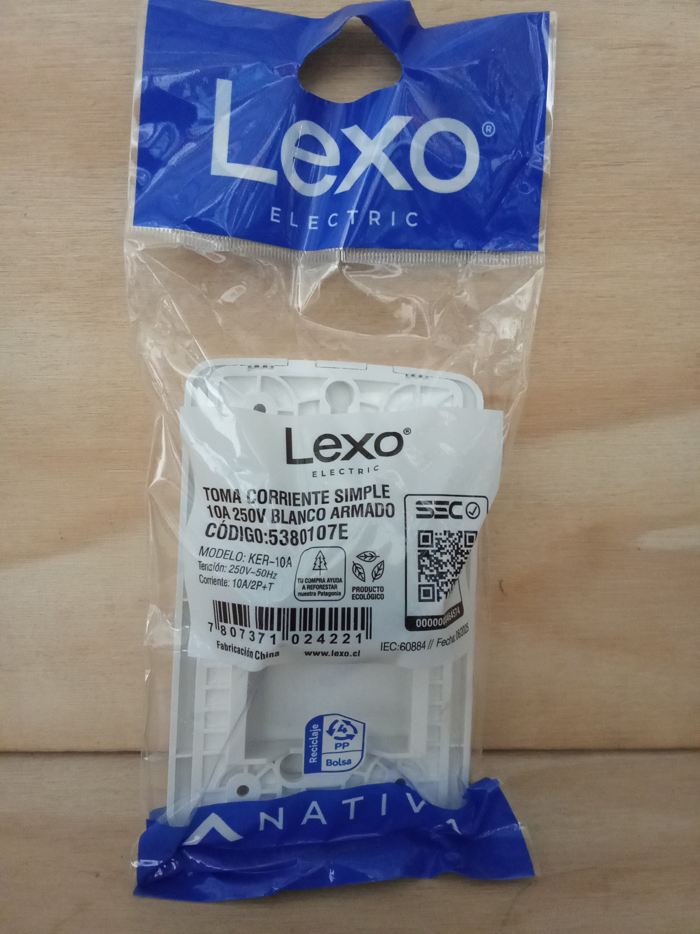 Toma Corriente Simple - Lexo Blanco 10A 250V