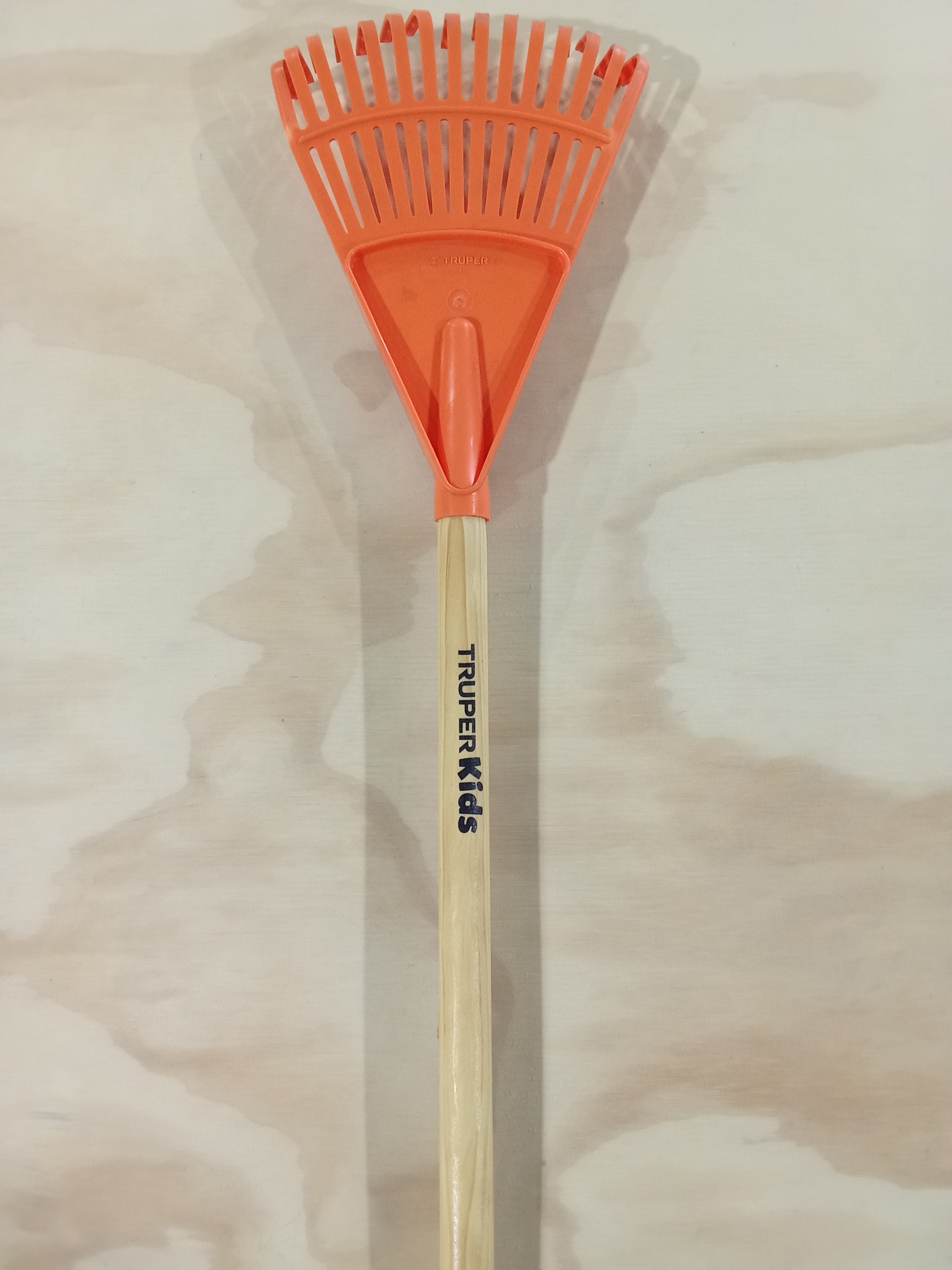 Barre Hojas Kids Mango Madera - Truper