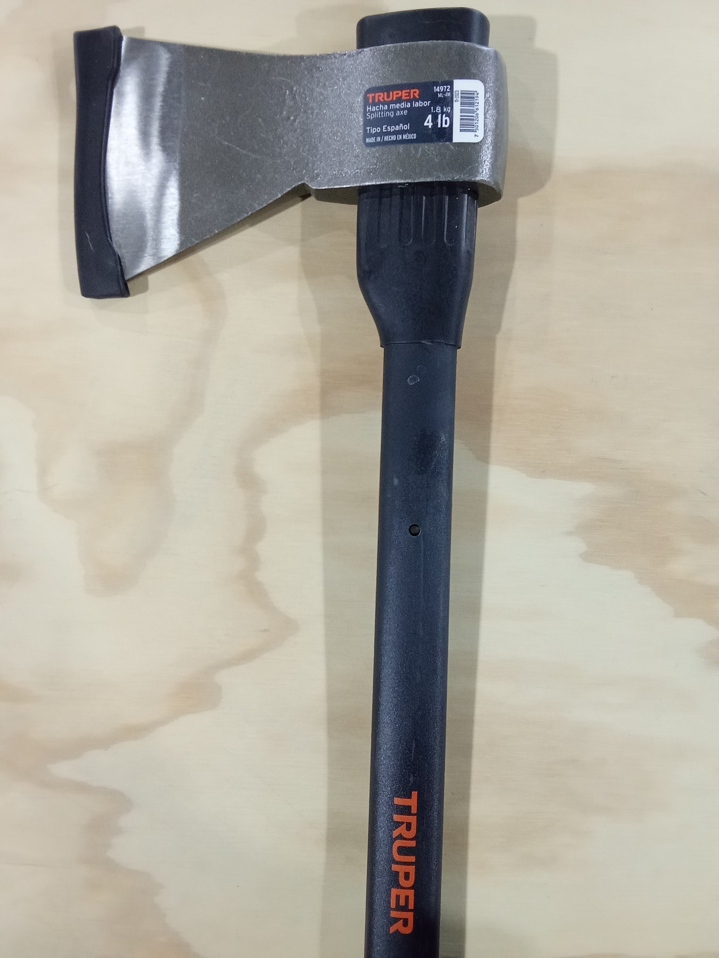 Hacha Mediana  (Mango de Fibra) Truper