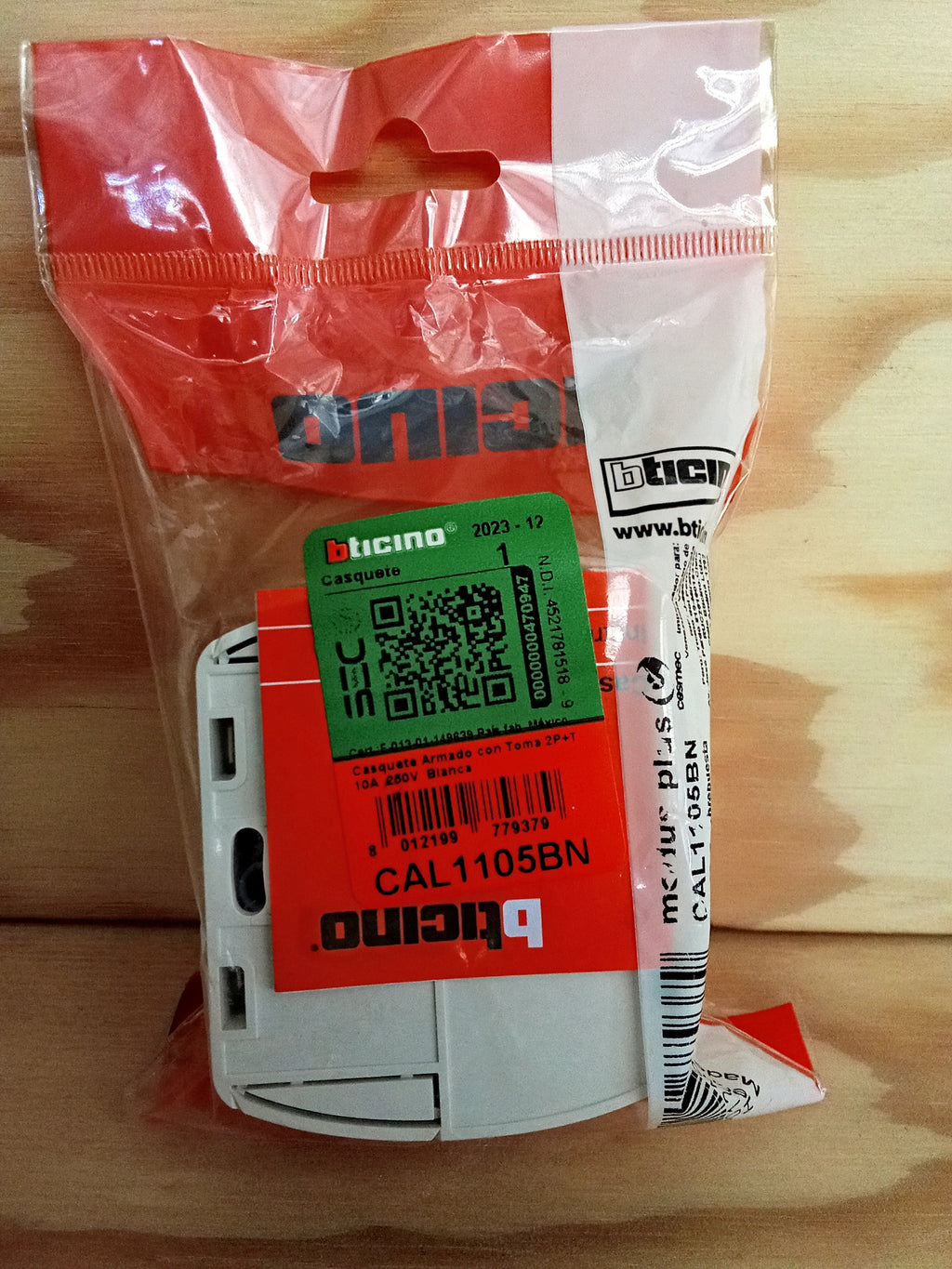 Casquete Toma Corriente Simple -10A/250V