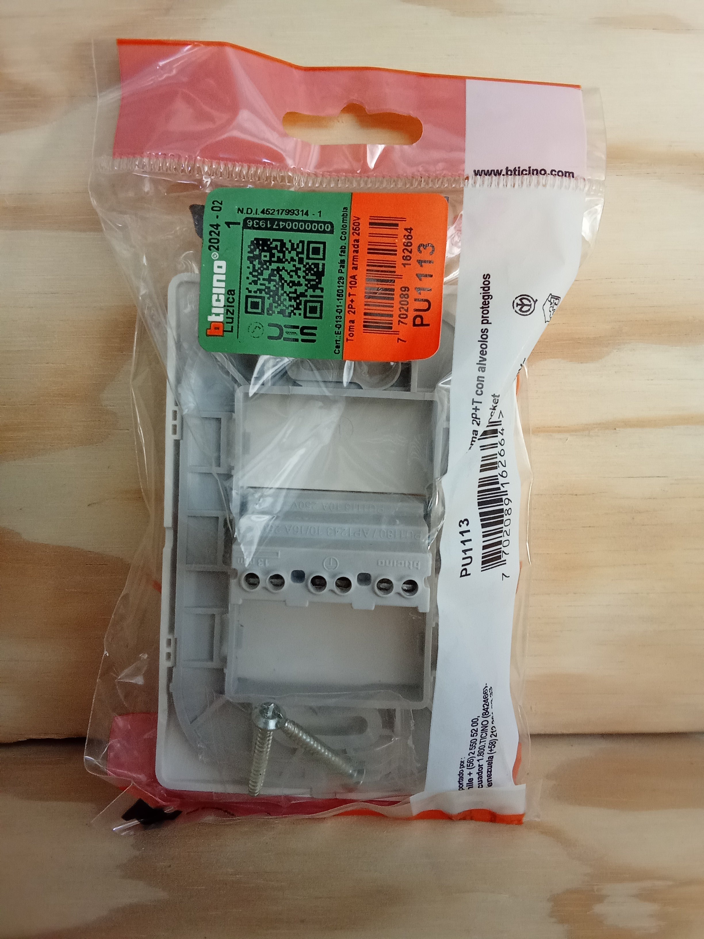 Toma Corriente Simple - 10A-250V